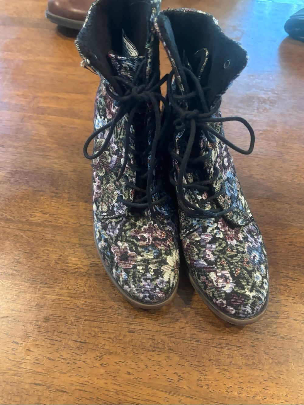 Bear Paw Floral Tapestry Lace-Up Block Heel Ankle Boots - Picture 4 of 8